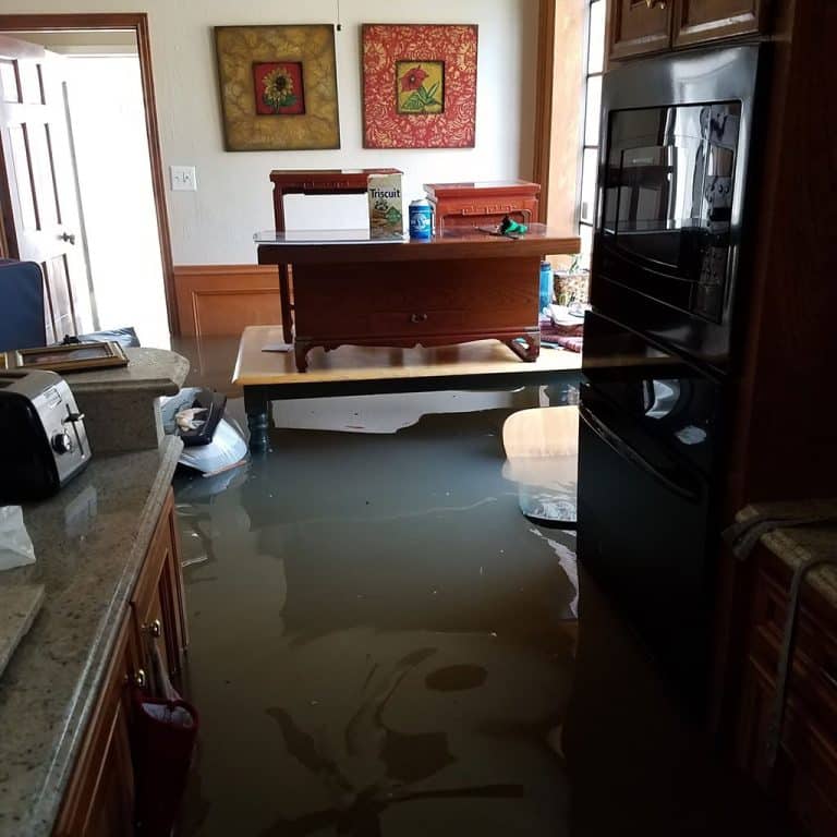 Waukegan flooded basement cleanup, clean up a flooded basement in Waukegan, 24 hour flood cleanup in Waukegan